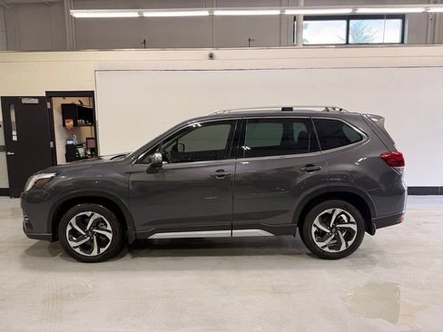 Used 2023 Subaru Forester Touring AWD/4WD image 2