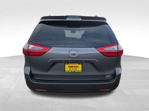 Used 2018 Toyota Sienna XLE Premium image 12