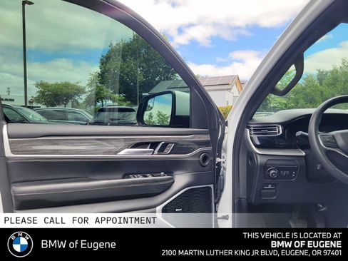 Used 2022 Jeep Wagoneer Series III w/ Premium Group I AWD/4WD image 23