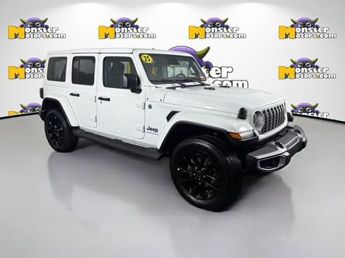 Used 2025 Jeep Wrangler Unlimited Sahara image 3