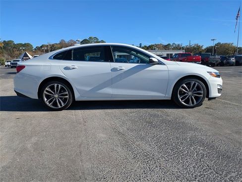 Used 2025 Chevrolet Malibu LT image 3
