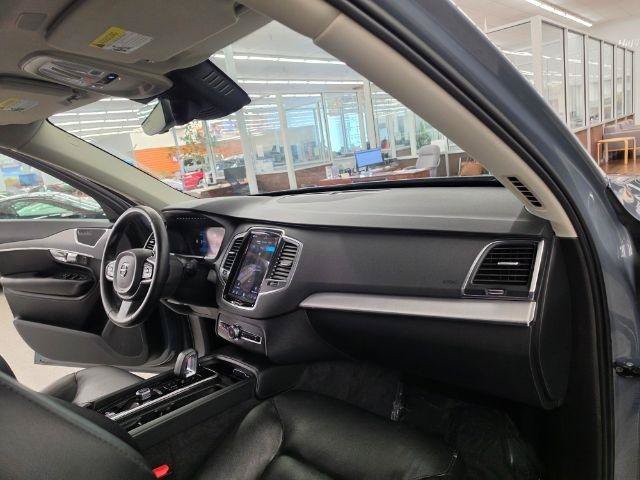 Used 2023 Volvo XC90 B5 Core AWD/4WD image 9