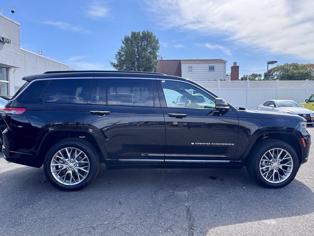 Used 2025 Jeep Grand Cherokee L Summit AWD/4WD image 9