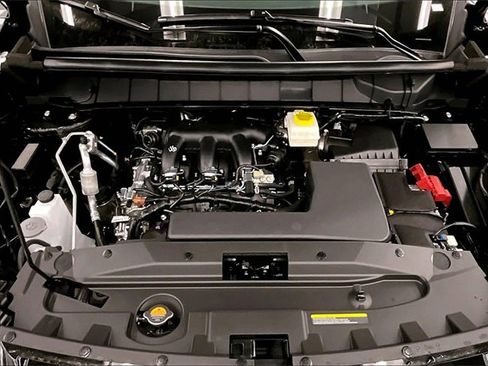 New 2025 Nissan Pathfinder S image 11