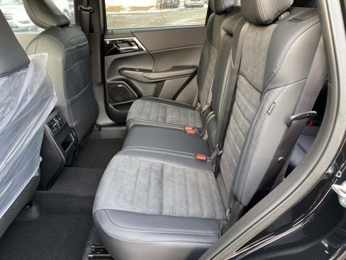 New 2026 Mitsubishi Outlander SE image 5