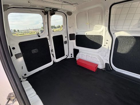 Used 2019 Nissan NV200 SV w/ Back Door Glass Package image 9