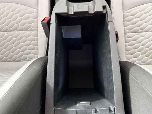 Used 2020 Chevrolet Equinox LS FWD image 32