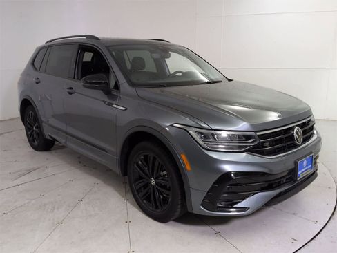 Certified 2022 Volkswagen Tiguan SE R-Line image 8