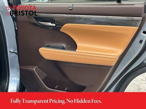 Used 2021 Toyota Highlander Platinum AWD/4WD image 23