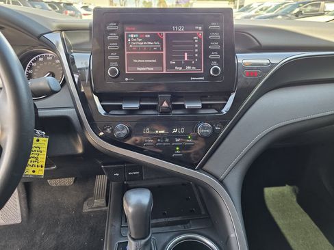 Used 2024 Toyota Camry SE image 19