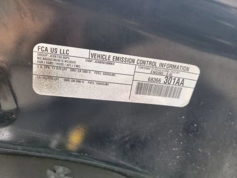 Used 2018 Jeep Grand Cherokee Laredo AWD/4WD image 34