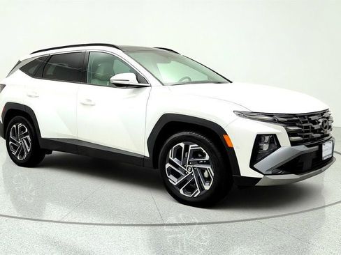 Used 2025 Hyundai Tucson Limited AWD/4WD image 3