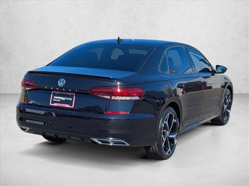 Used 2022 Volkswagen Passat 2.0T R-Line image 5
