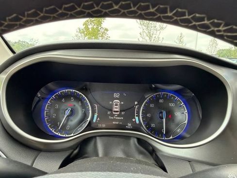 Used 2023 Chrysler Pacifica Touring-L FWD image 54