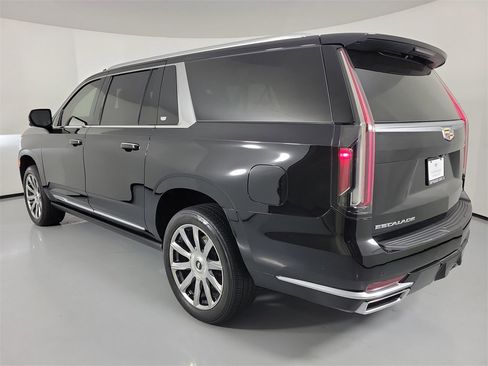 Used 2021 Cadillac Escalade ESV Premium Luxury Platinum image 3
