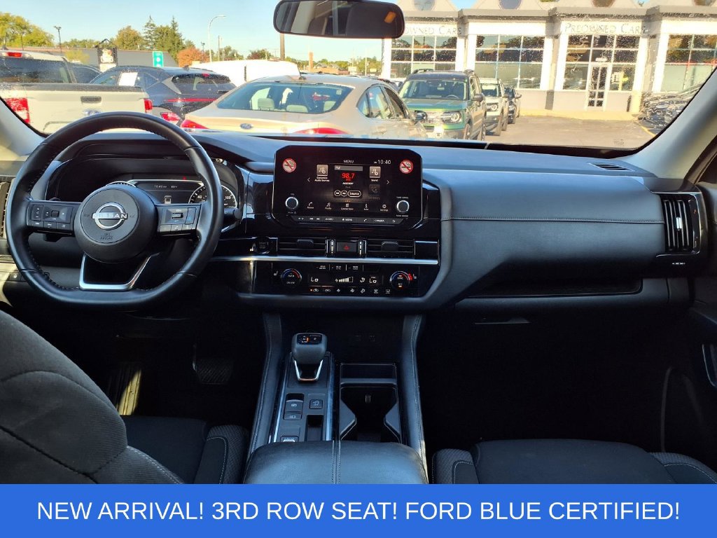 Used 2025 Nissan Pathfinder SV FWD image 10