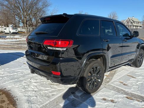 Used 2017 Jeep Grand Cherokee Altitude image 8