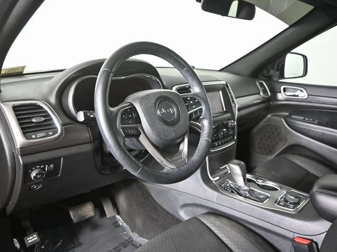 Used 2018 Jeep Grand Cherokee Laredo image 22