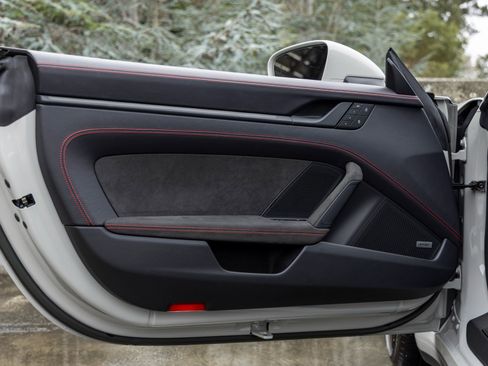 Certified 2022 Porsche 911 Targa 4 GTS image 27