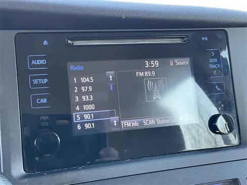 Used 2015 Toyota Sienna L image 12