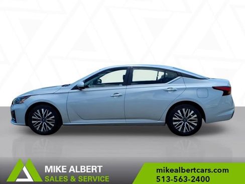 Used 2023 Nissan Altima 2.5 SV FWD image 4