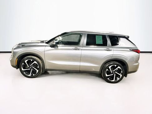 Used 2023 Mitsubishi Outlander SE image 4