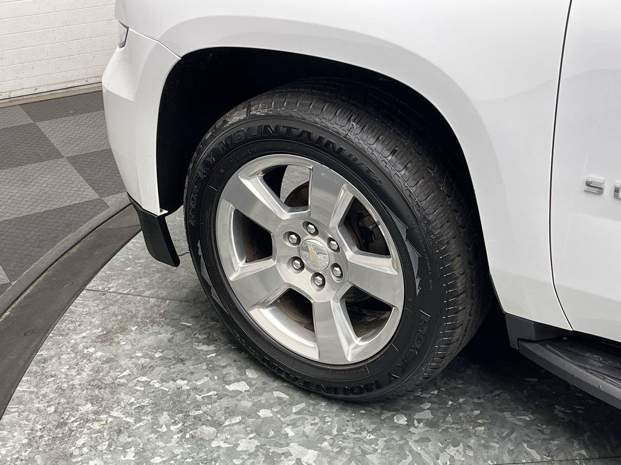 Used 2020 Chevrolet Suburban LT AWD/4WD image 32