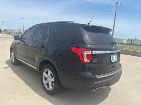 Used 2018 Ford Explorer XLT w/ Equipment Group 201A FWD image 7