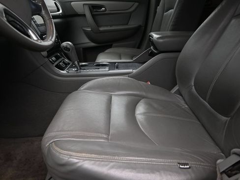 Used 2016 Chevrolet Traverse LT w/ Traveler's Package FWD image 13