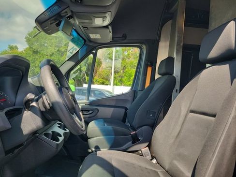 Used 2021 Mercedes-Benz Sprinter 2500 image 14