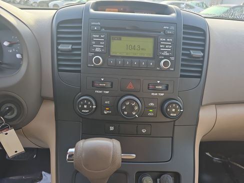 Used 2009 Kia Sedona LX image 23