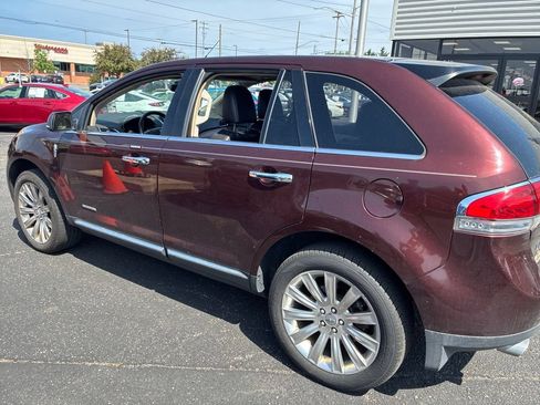 Used 2012 Lincoln MKX FWD image 5