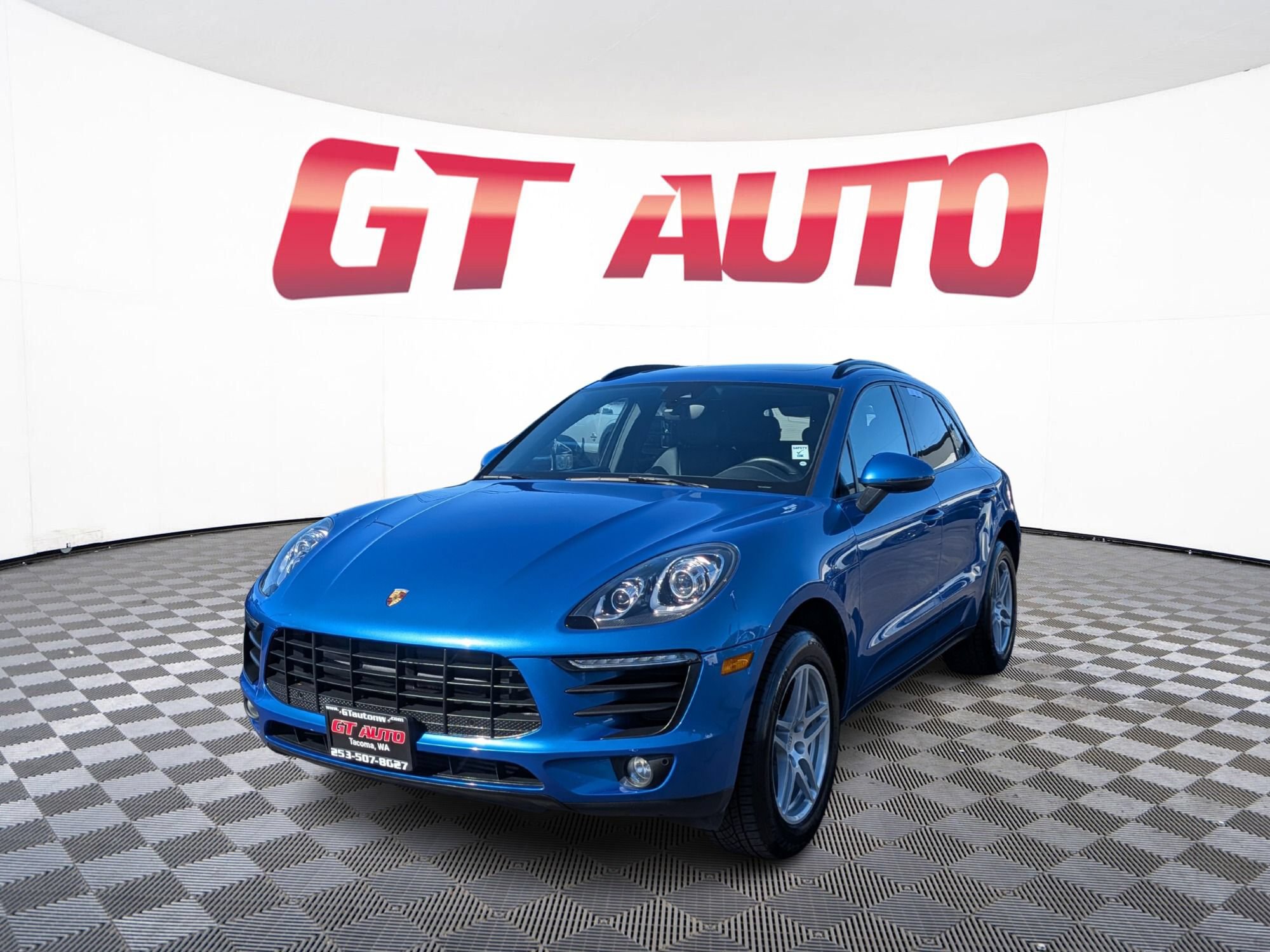 Used 2018 Porsche Macan AWD/4WD image 2