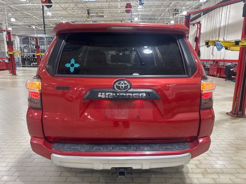 Used 2018 Toyota 4Runner TRD Off-Road AWD/4WD image 7