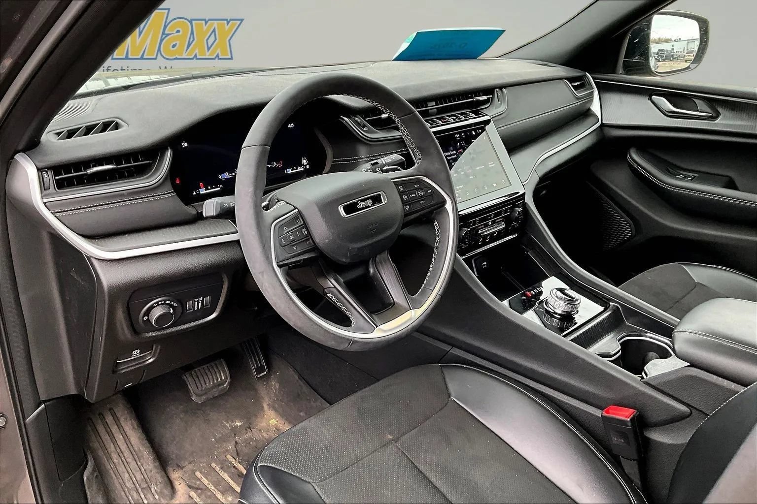 Used 2025 Jeep Grand Cherokee L Altitude AWD/4WD image 17