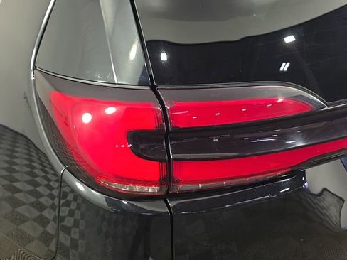 Used 2024 Chrysler Pacifica Touring-L FWD image 35