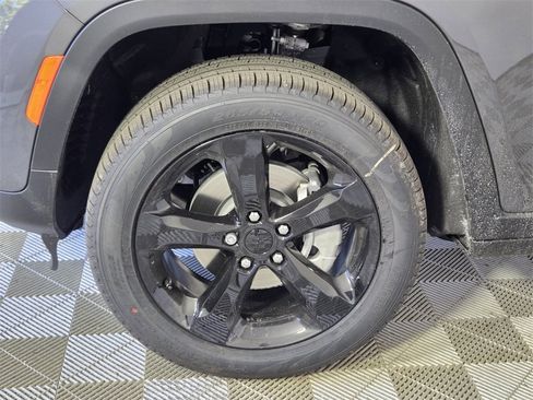 New 2025 Jeep Grand Cherokee Limited image 5