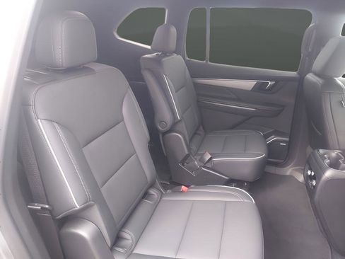 Used 2025 Buick Enclave Preferred AWD/4WD image 24