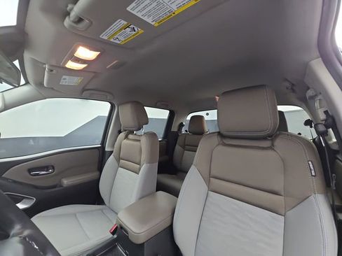 Used 2023 Nissan Frontier SV w/ Technology Package image 22