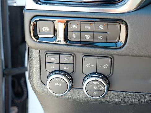 New 2026 GMC Yukon Denali w/ Sun & Power Step Package image 14