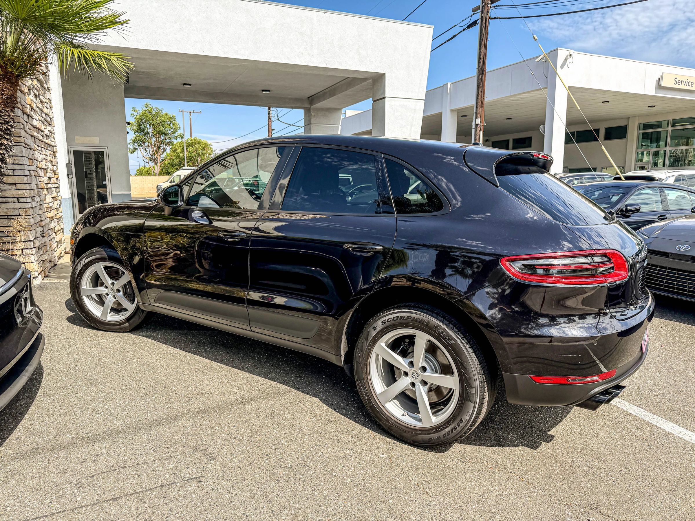 Used 2018 Porsche Macan Sport Edition AWD/4WD image 3