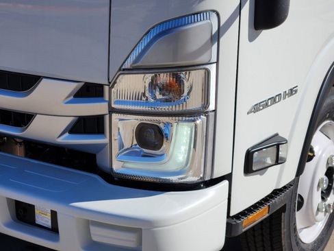 New 2024 Chevrolet Low Cab Forward image 14