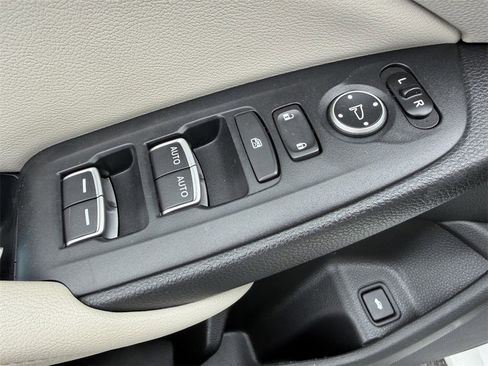 Used 2018 Honda Accord LX image 17