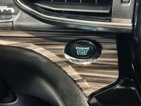 Used 2022 Ford Explorer Limited image 24