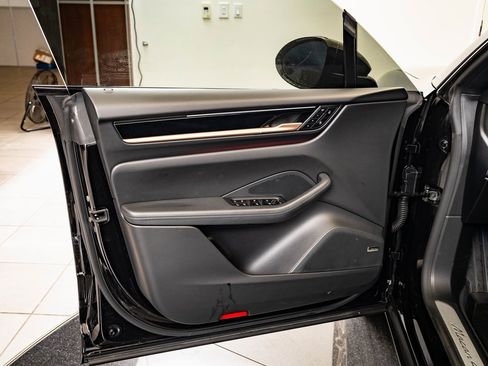 Certified 2024 Porsche Macan 4 Electric image 29