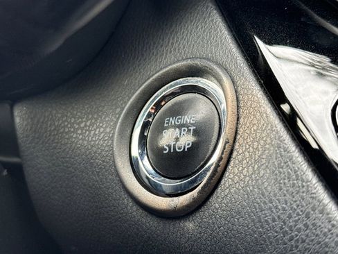 Used 2019 Toyota C-HR XLE FWD image 24