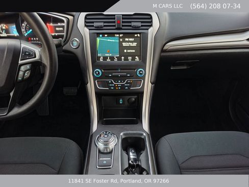 Used 2017 Ford Fusion SE w/ Fusion SE Technology Package FWD image 16