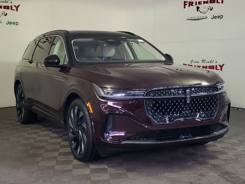 Used 2025 Lincoln Nautilus Black Label w/ Jet Appearance Package image 2