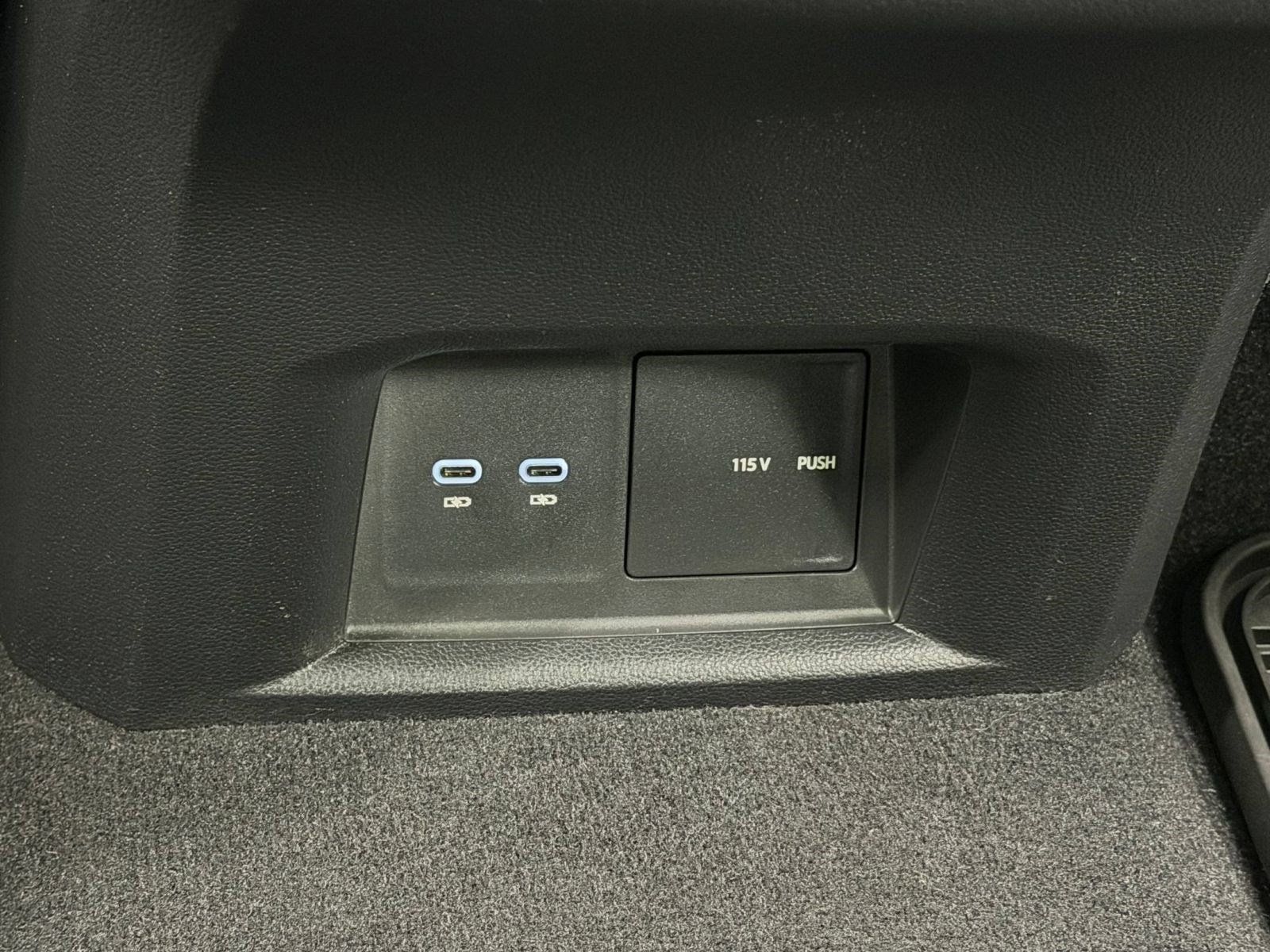 Used 2021 Volkswagen Atlas SEL AWD/4WD image 32
