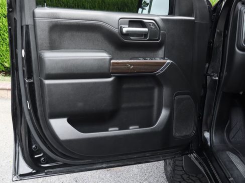 Used 2019 Chevrolet Silverado 1500 LT Trail Boss AWD/4WD image 17